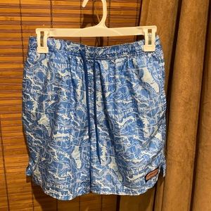 Men’s size small vineyard vine swim trunks